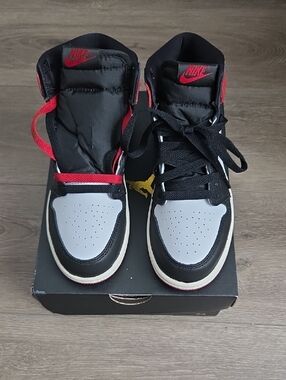 Jordan Reteo 1 High OG Black Toe Reimagined White/Bl/Varsity Red/Sail Kids 3Y